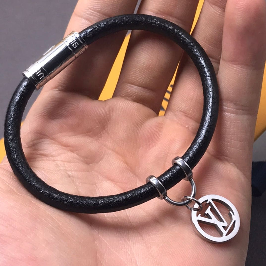 18K Louis Vuitton Hang It Bracelet