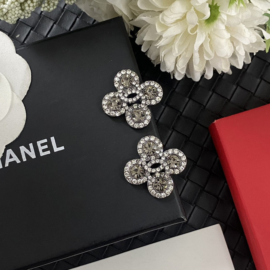 18K  Chanel Flower Crystals Earrings