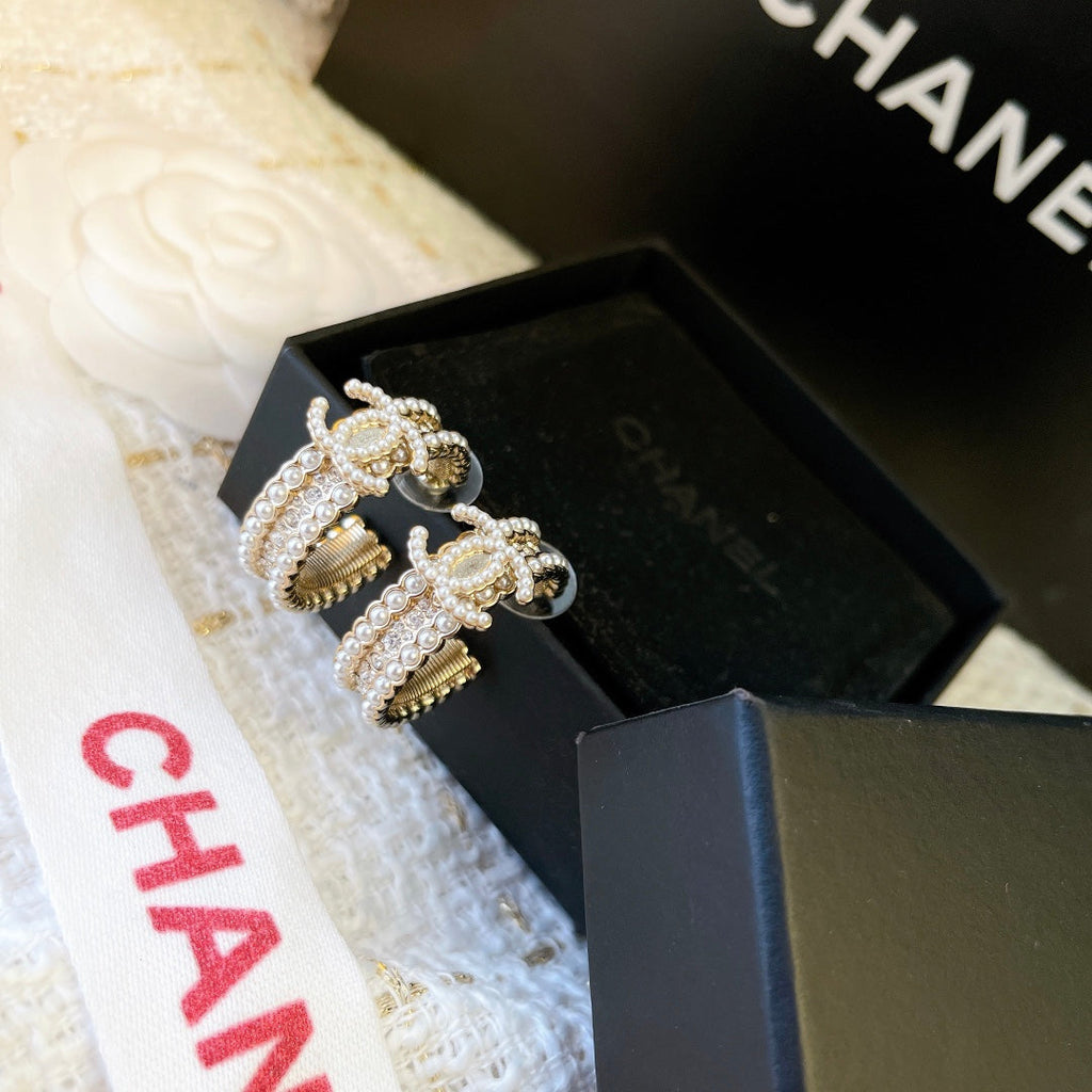 18K  Chanel Pearls Earrings