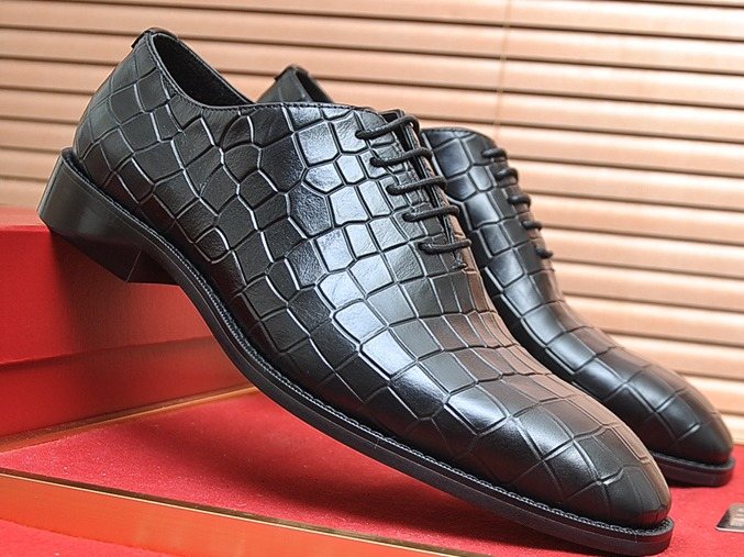 Salvatore Ferragamo Black Textured Lace-Up Dress Shoes — front