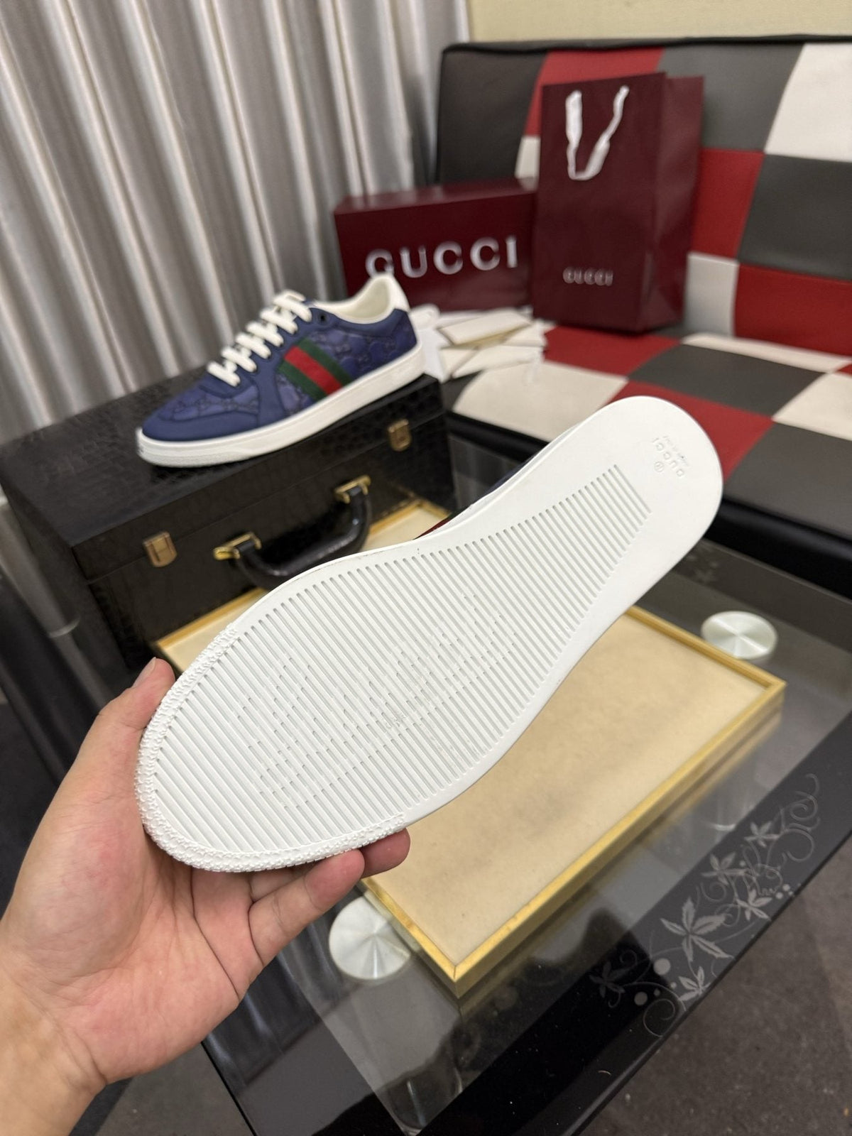 Gucci Navy Stripe Low-Top Sneakers — detail
