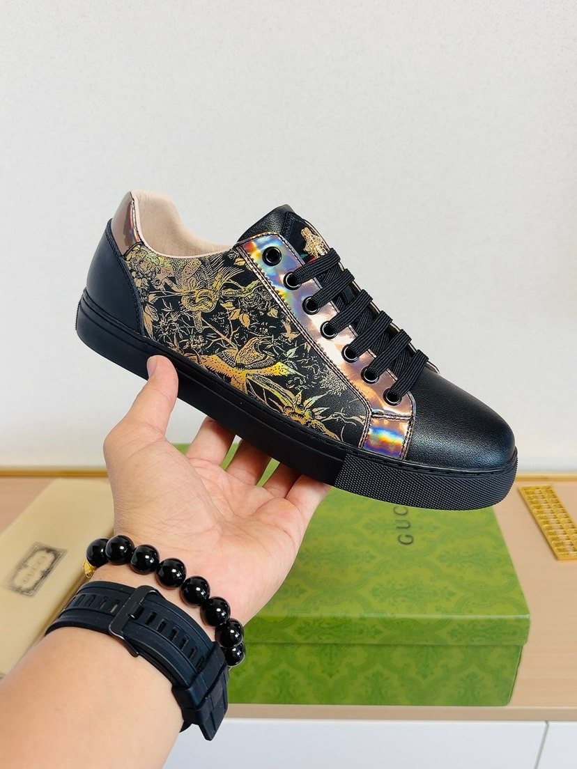 Gucci Black Gold-Pattern Low-Top Sneakers — model