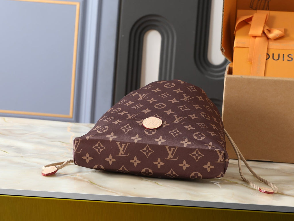 Louis Vuitton Keeper Monogram Drawstring Clutch — detail