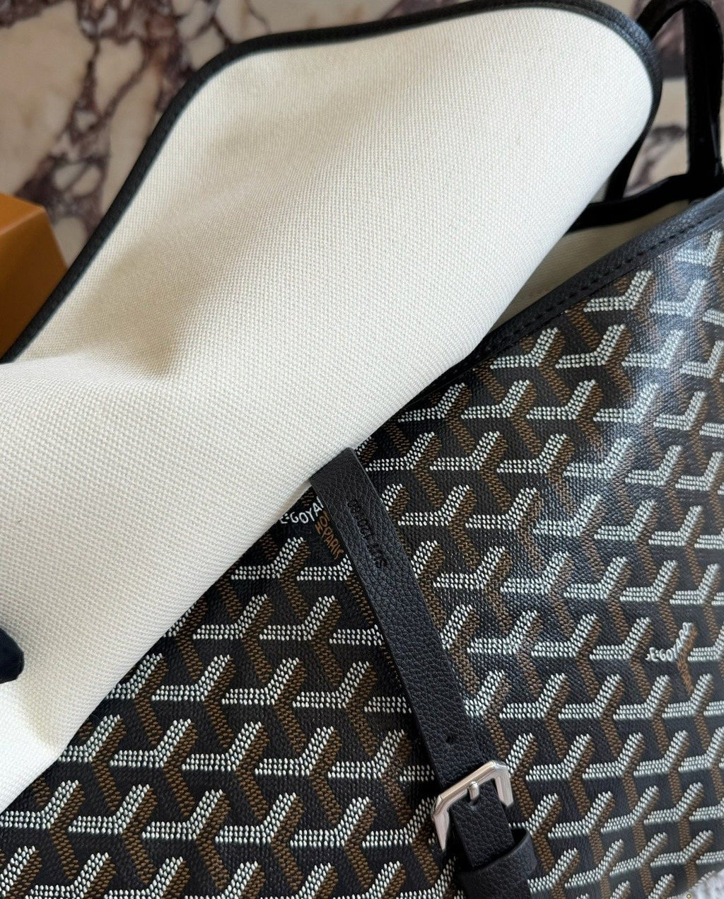 Goyard Capetien Patterned Messenger Bag — detail