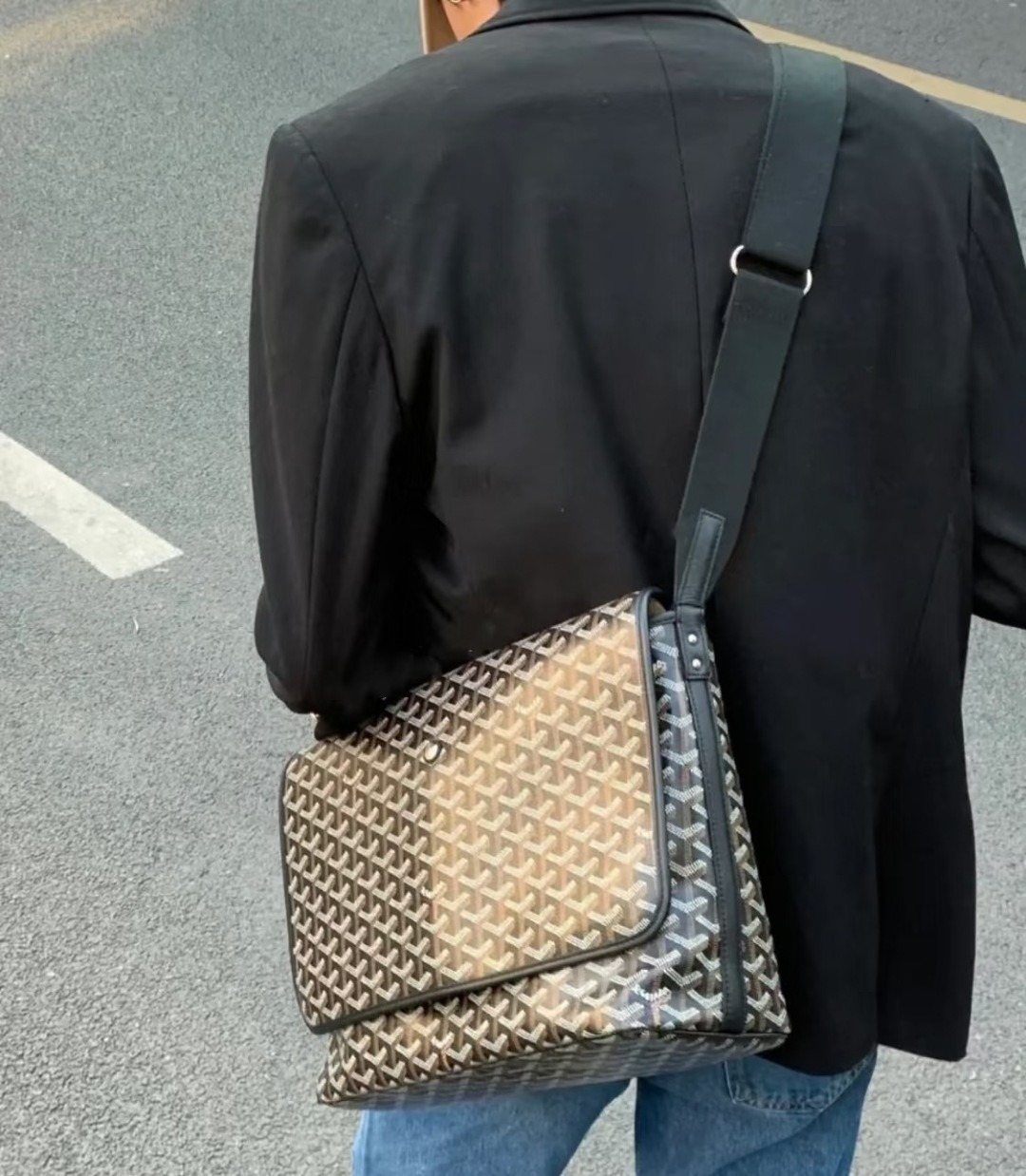 Goyard Capetien Patterned Messenger Bag — model