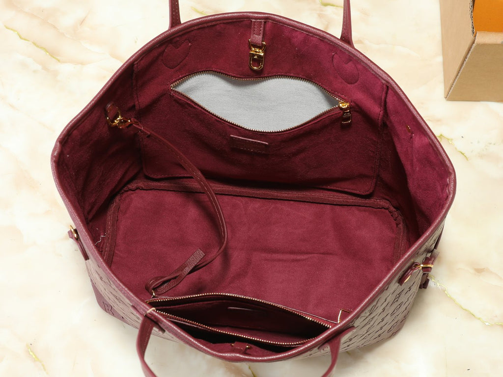 Louis Vuitton Neverfull Monogram Tote — detail