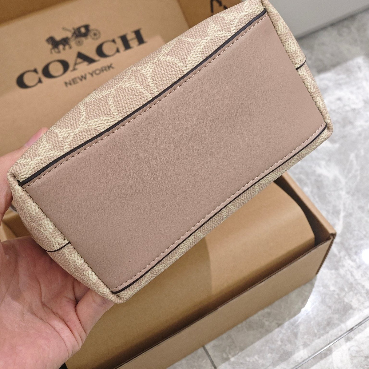 Coach City15 Signature Tote Bag — detail