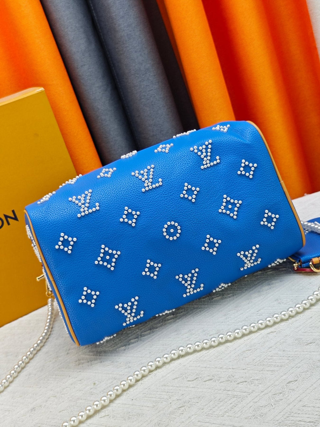 Louis Vuitton Speedy Bandoulière Pearl-Motif Handbag — detail
