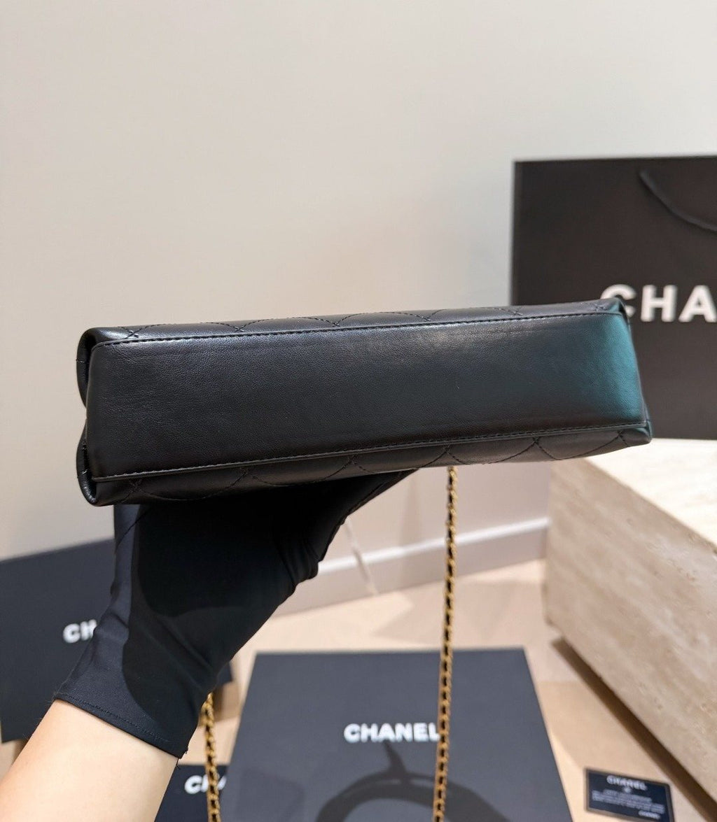 Chanel Diamond-Quilted Integrated-Handle Hobo Bag — detail