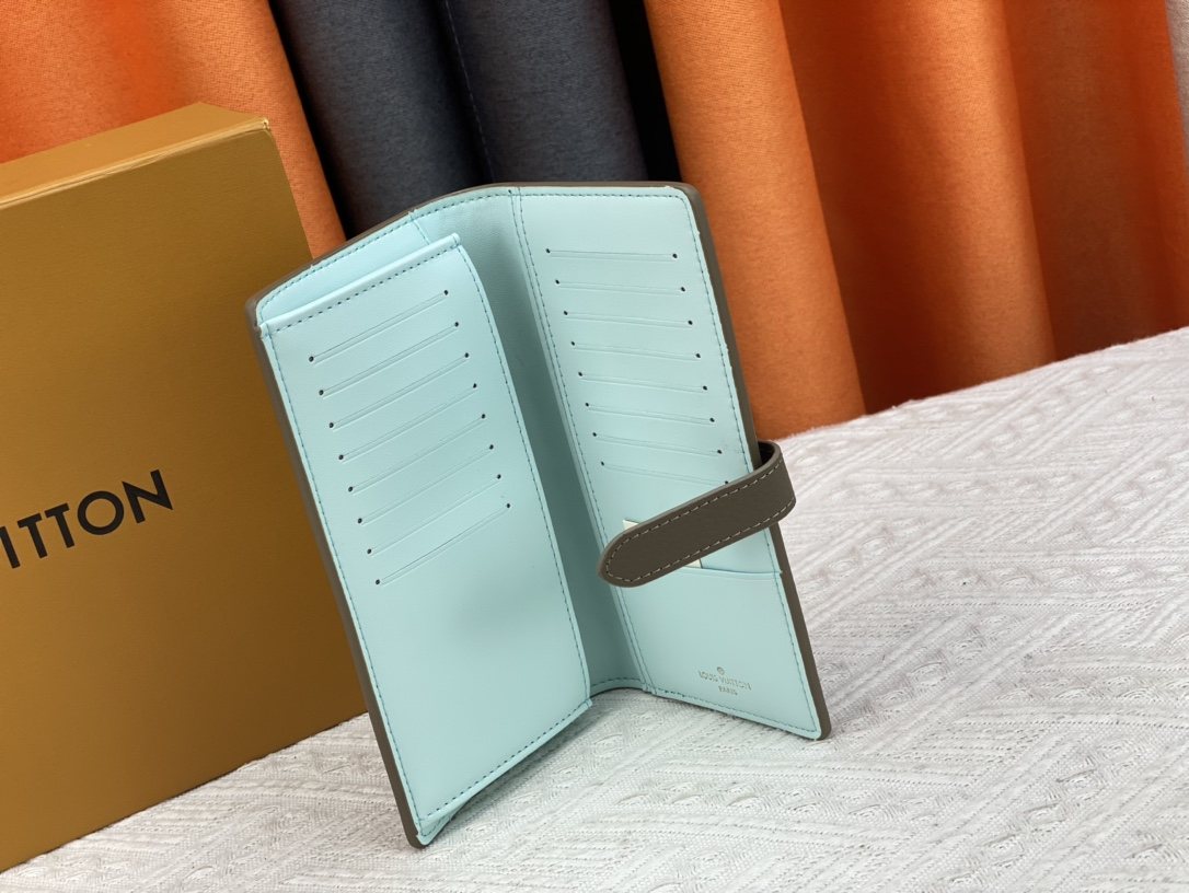 Louis Vuitton Vertical Grained Leather Wallet — detail
