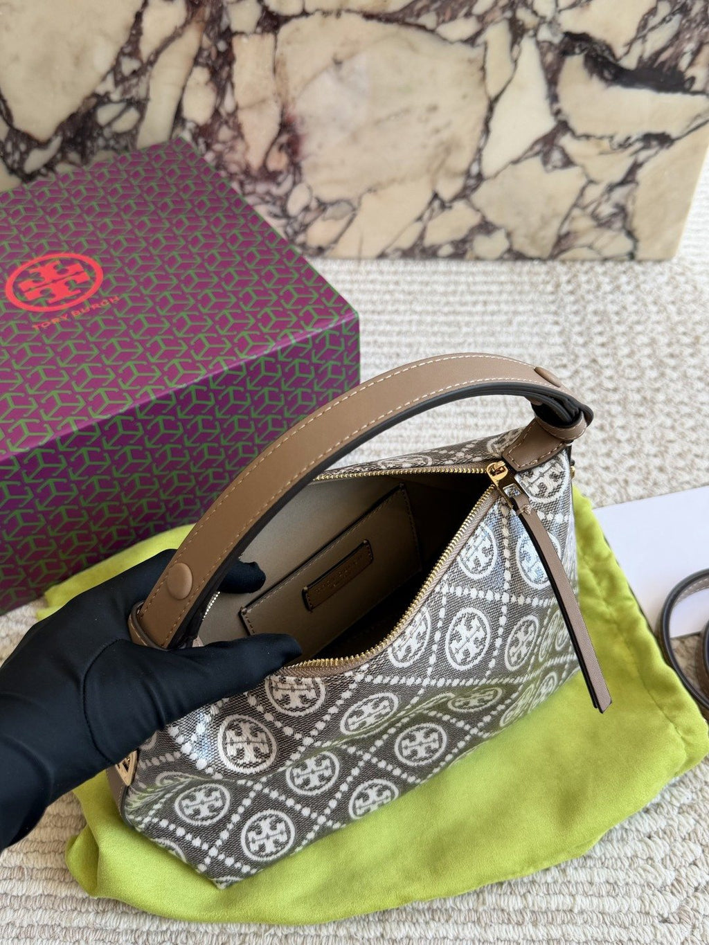 Circular Motif Curved-Zip Handbag — front